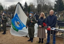 На могиле служившего в спецназе Никиты Белянкина, который погиб от ножа хулигана в июне 2019 года в Путилково, торжественно открыли памятник