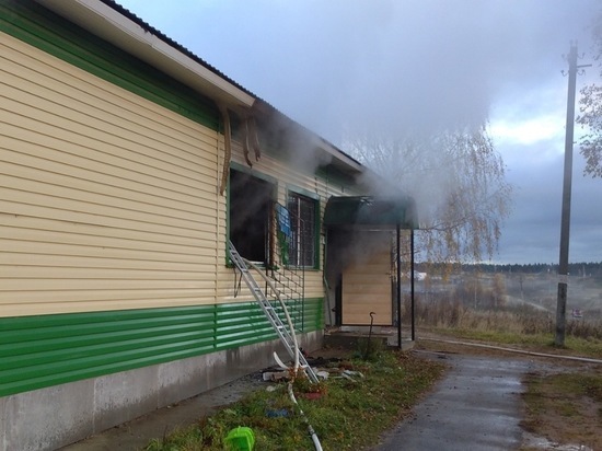 Здание сельского клуба горело в Александровском районе