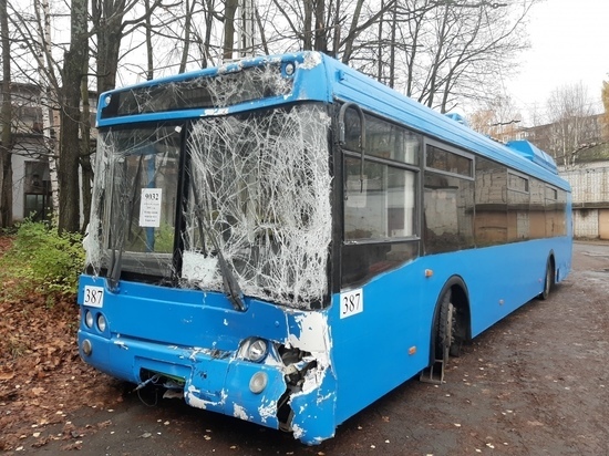 Троллейбус, подаренный Москвой, сильно пострадал в Петрозаводске
