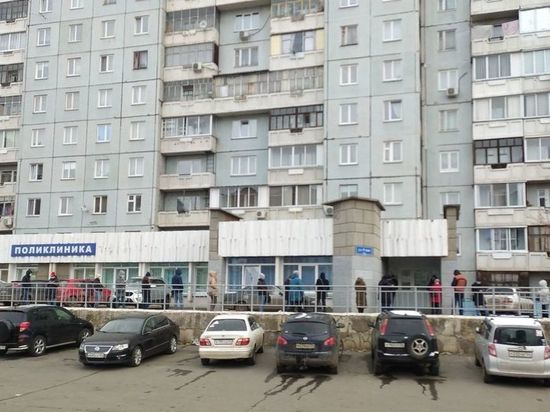 Огромные очереди в поликлиники выстроились в Железногорске и Красноярске