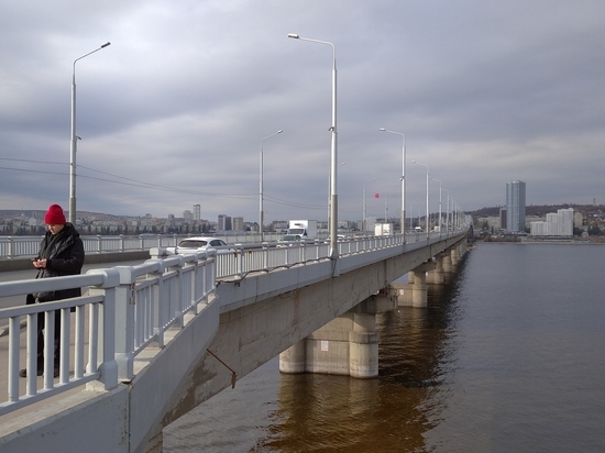 Саратовец из спортивного интереса прыгнул с моста Саратов-Энгельс