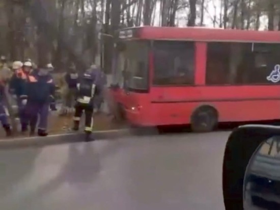 На место работает бригада спасателей