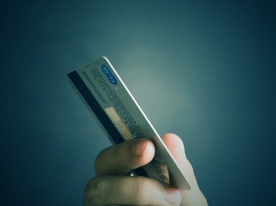 В Новом Уренгое мужчина оплачивал покупки с найденной банковской карты