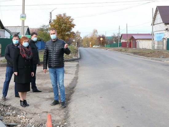 Сорокина проинспектировала ремонт дороги на улице Добролюбова в Рязани