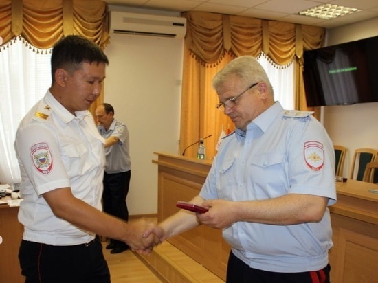 Калмыцкий полицейский награжден за спасение жизни