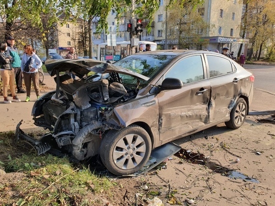 Водитель в Тверской области врезался в иномарку и та сбила пенсионерку