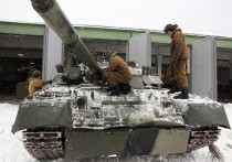 Пресс-служба Западного военного округа сообщила, что для профилактики простудных заболеваний среди военнослужащих в рацион танкистов Первой танковой армии введены лук и чеснок