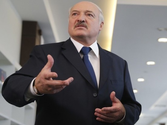 Лукашенко: "Пьяные, проколотые" оппозиционеры "вскрывают квартиры" белорусов