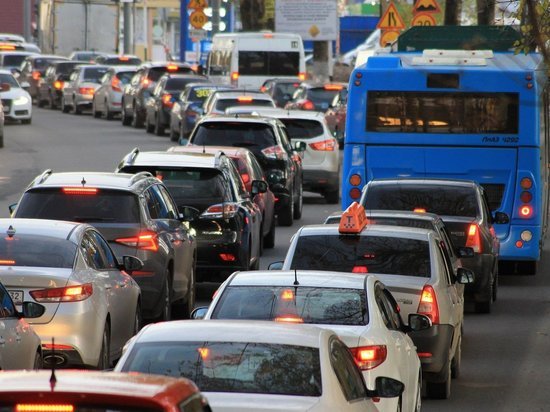 Из-за пробок белгородцы жалуются на новый светофор на Магистральной