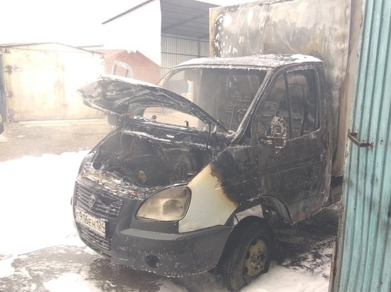 Пожарные Хакасии вовремя потушили грузовик с газовым баллоном