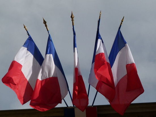 Франция заявила, что не откажется от своих ценностей