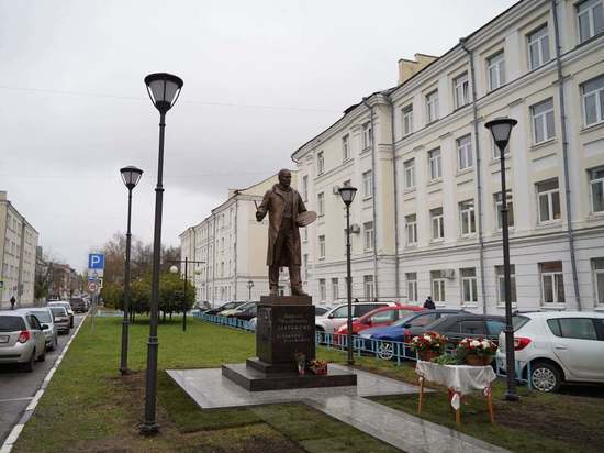 В Твери открылся памятник нашему земляку художнику Ефрему Зверькову
