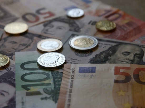 Евро превысил 93 рубля