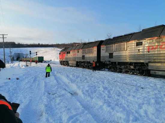 Пожарные Иенгры и Беркакита отстояли от огня железнодорожный состав
