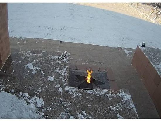 В Новом Уренгое у Вечного огня установили камеры видеонаблюдения для отслеживания вандалов
