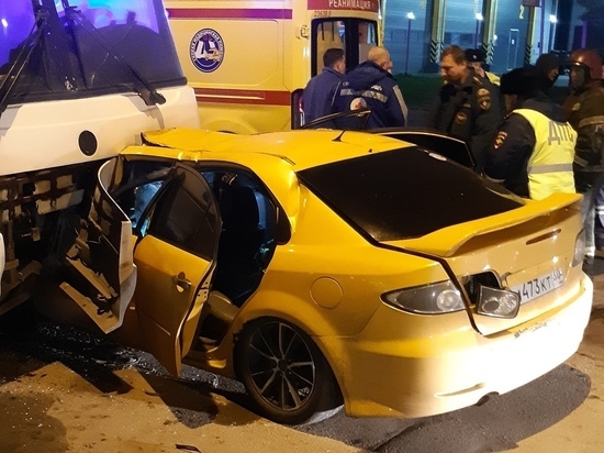 В Выборгском районе задержали пьяного водителя, влетевшего в автобус