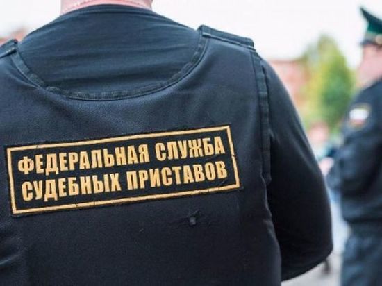 Новосибирские приставы отобрали машину у должника прямо на дороге