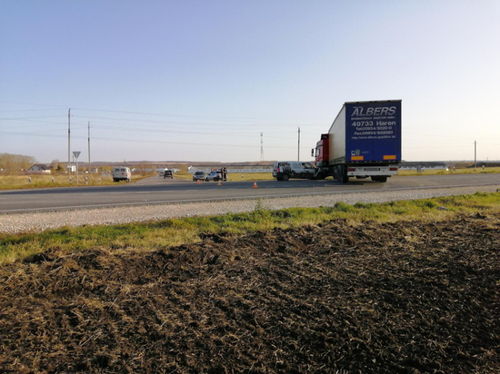 В Рязанской области при развороте грузовик врезался в «Ладу»