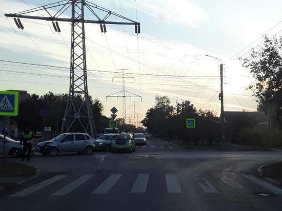 В Азове пожилой мужчина попал в больницу после ДТП с иномаркой