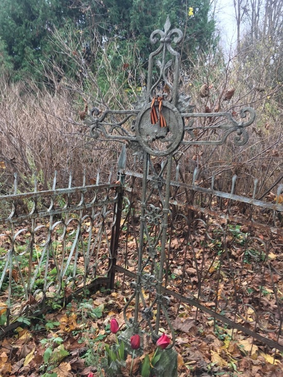 В Твери на Волынском кладбище найден крест со следами от пуль