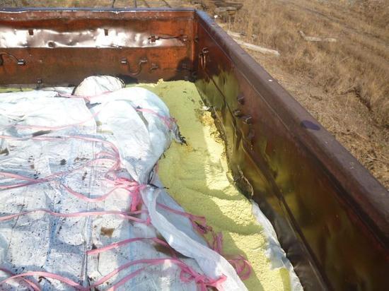 Под Саратовом загорелся вагон с серой