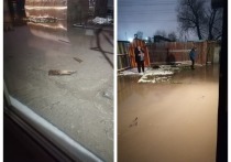 Небольшой дом на шесть семей на улице Железнодорожной оказался затоплен кипятком после того, как прорвало магистральную трубу с горячей водой на станции «Иня-Восточная»
