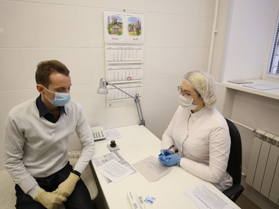 Волгоградских студентов-медиков продолжают прививать от гриппа