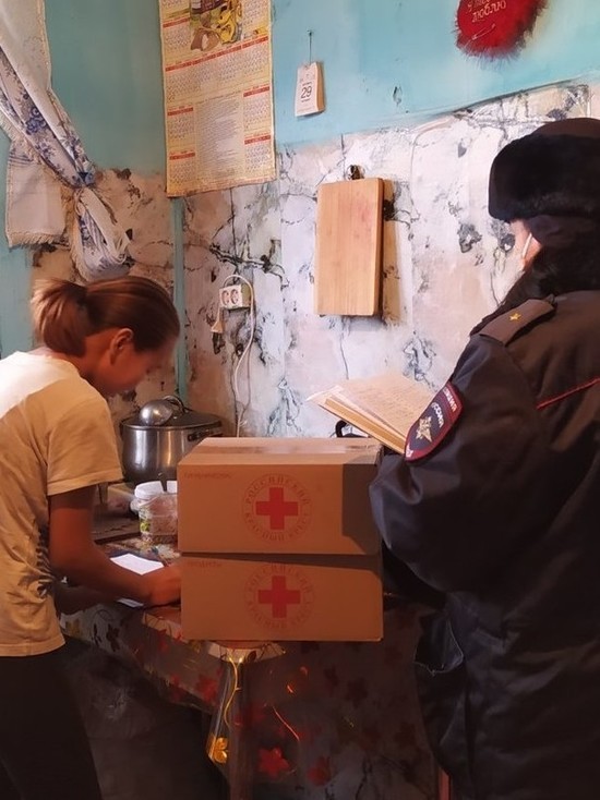 Красный крест в деле: гуманитарную помощь получили подростки Кызыла
