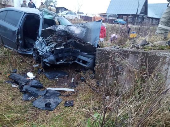 Водителя и пассажира в тяжелом состоянии достали из загоревшейся машины в Тверской области
