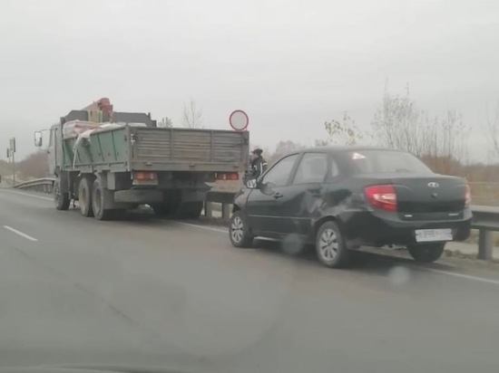 Из-за ДТП с грузовиком на Солотчинском шоссе образовалась пробка