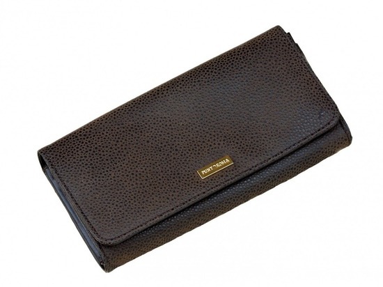 Забытый в аптеке кошелек с 21 000 рублей прихватил с собой неработающий смолянин