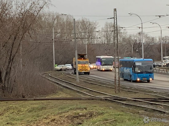 В Кемерово ДТП перегородило движение трамваям
