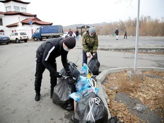 100 мешков мусора собрали в Кызыле сотрудники МЧС Тувы