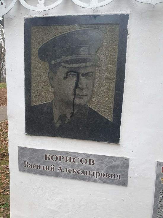 В Тверской области неизвестные осквернили памятник Герою Советского Союза