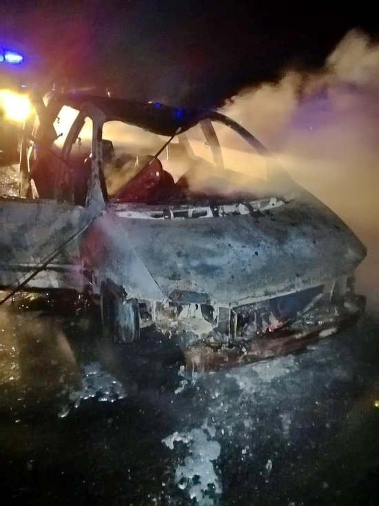 В Смоленской области на трассе семья с детьми выскакивала из горящего автомобиля