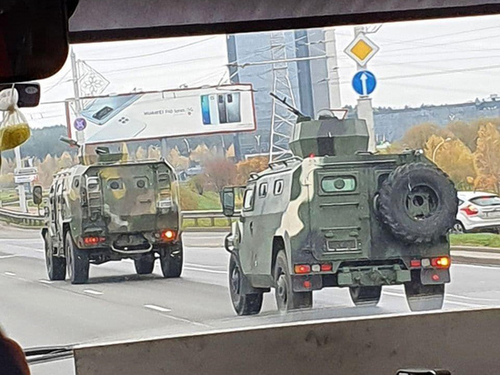 В центр Минска стягивают спецтехнику