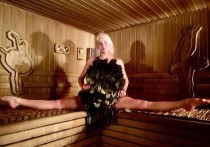 Балерина Анастасия Волочкова опубликовала очередное фото своего легендарного шпагата