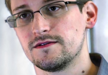 Экс- сотрудник ЦРУ и Агентства национальной безопасности (АНБ) США Эдвард Сноуден сообщил, что подает документы на двойное российско-американское гражданство