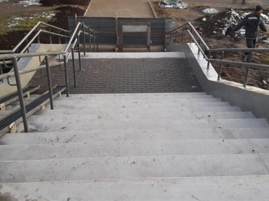  В Петрозаводске завершился ремонт лестничного спуска на Карельском проспекте