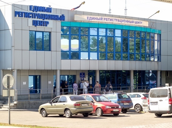 Подать и получить документы в ЕРЦ жители ДНР теперь могут на дому