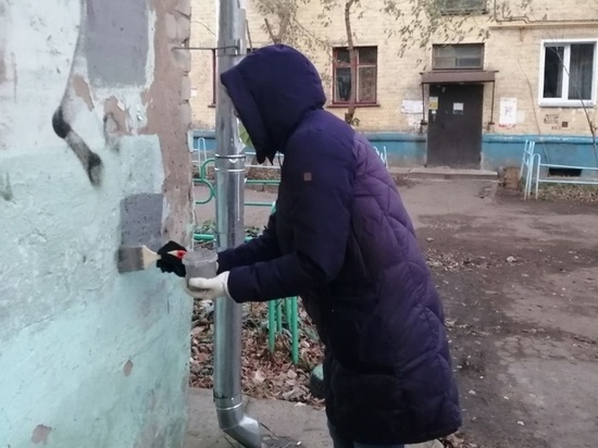 В Октябрьском районе ликвидируют "криминальные" надписи