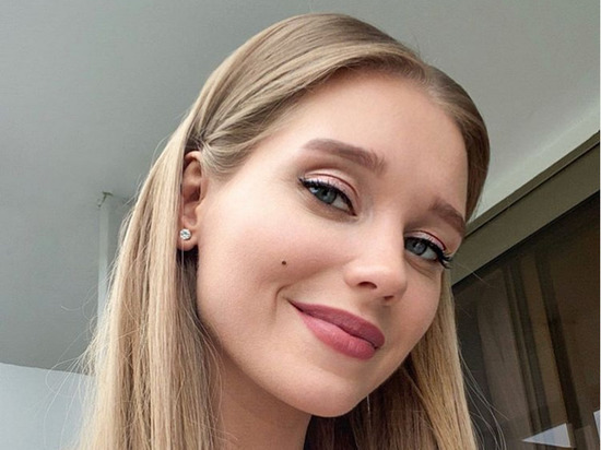 Артистка продемонстрировала поклонникам новый лук