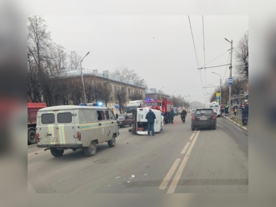 В Рязани снова перевернулась машина скорой помощи