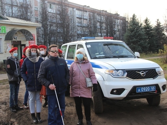 Костромским водителям напомнили о безопасности незрячих пешеходов