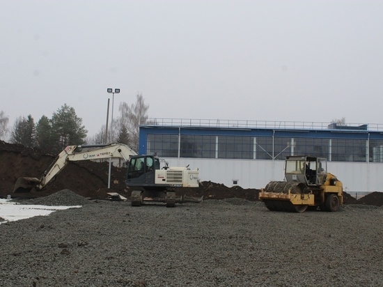 В Урмарах продолжается строительство футбольного поля