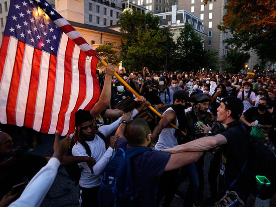 "К черту Трампа": протестующие вышли на улицы Нью-Йорка