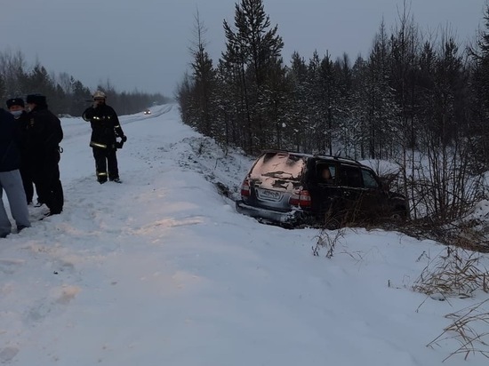 ДТП с пострадавшими: автомобиль слетел с дороги в Ноябрьске