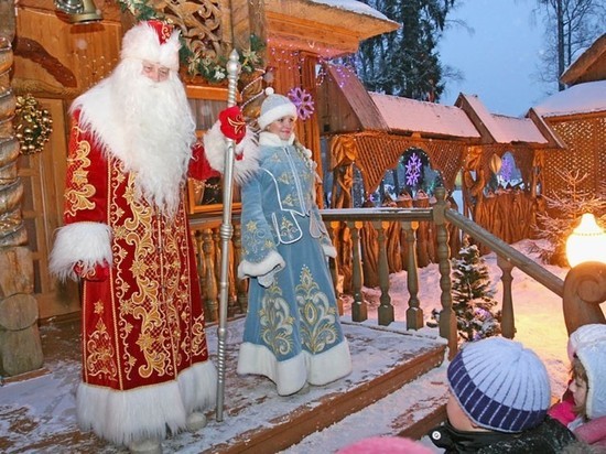 Белорусскому Деду Морозу разрешили остаться в красно-белом костюме