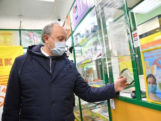 Радаев, разыскивая в аптеках Саратова дефицитные лекарства, упомянул президента
