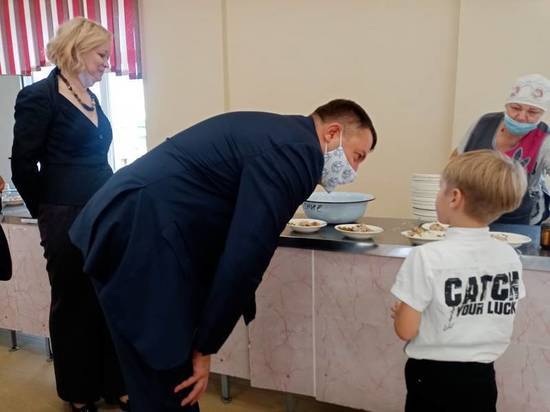 Власти Сахалина проверили качество питания школьников
